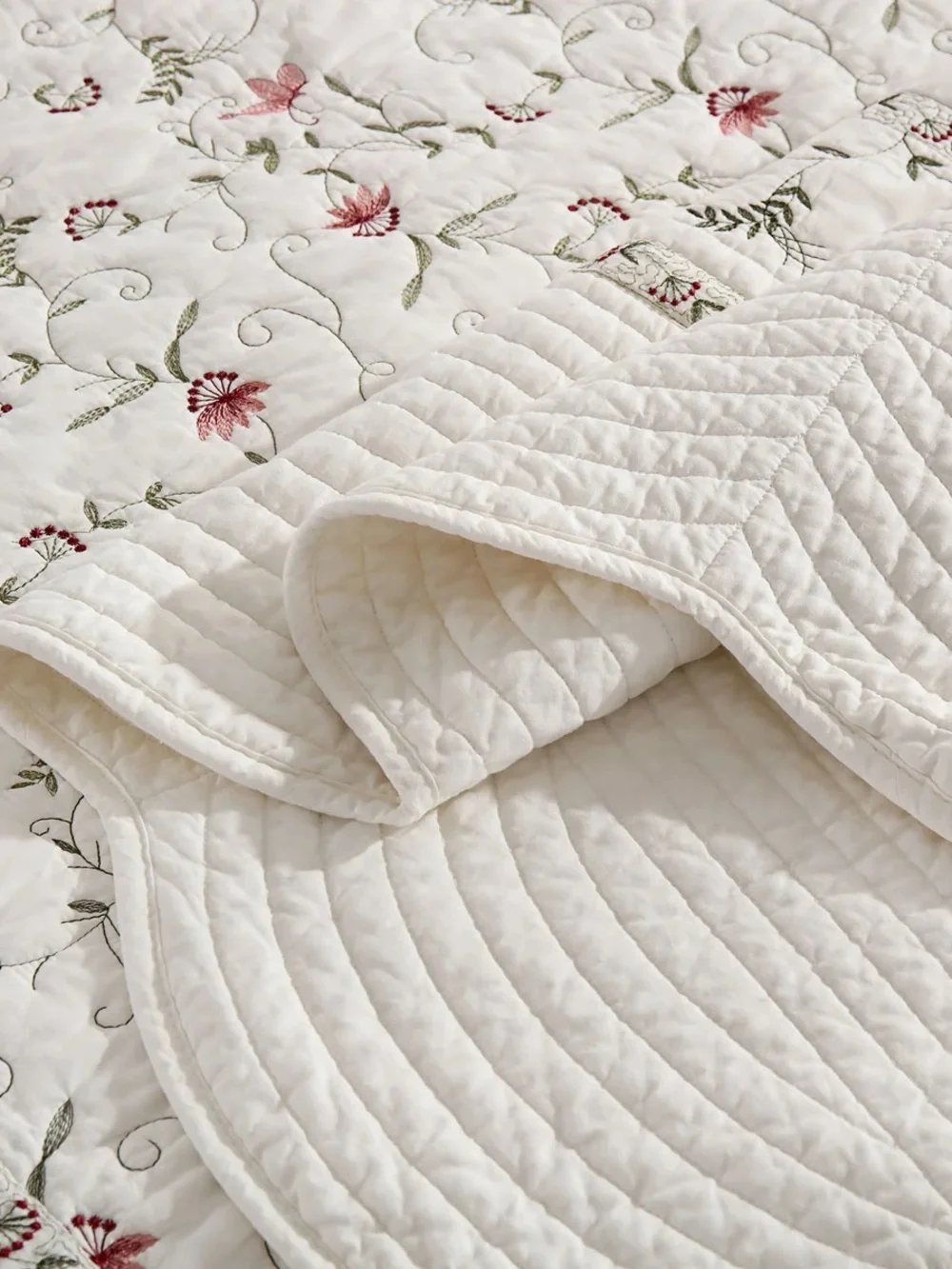3 PIECE OVERSIZED 100% COTTON EMBROIDERED FLORAL QUILT BEDSPREAD